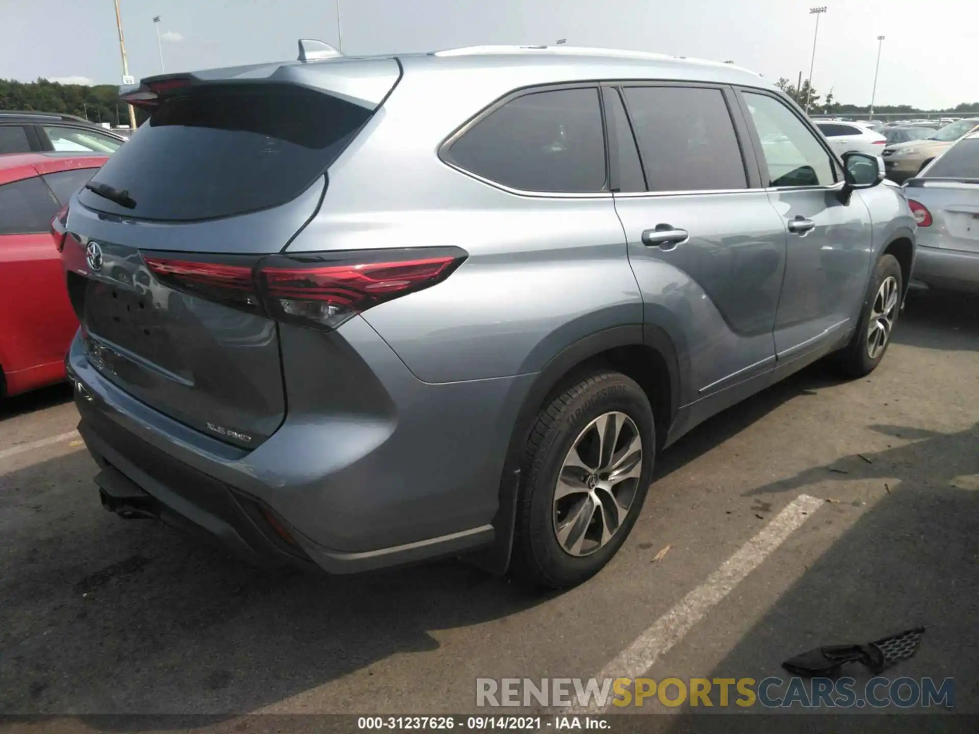 4 Photograph of a damaged car 5TDHZRBH2LS031669 TOYOTA HIGHLANDER 2020