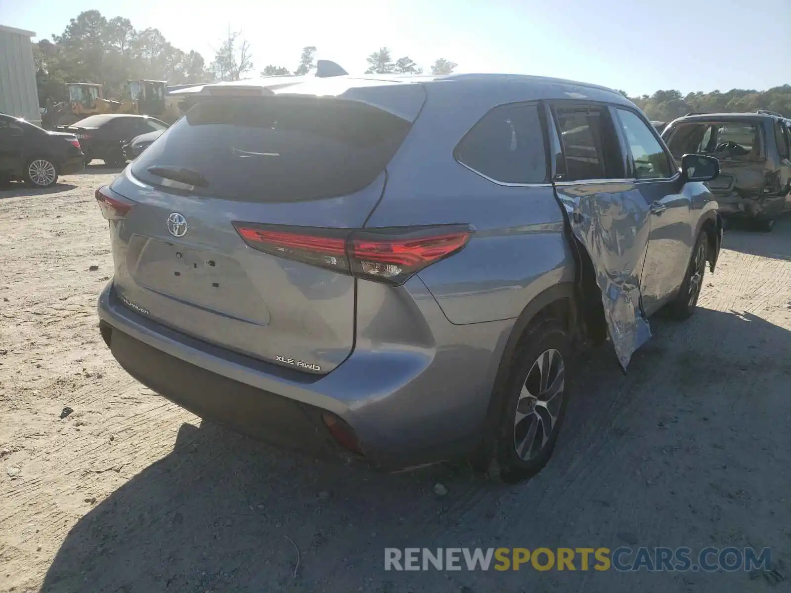 4 Photograph of a damaged car 5TDHZRBH2LS038041 TOYOTA HIGHLANDER 2020