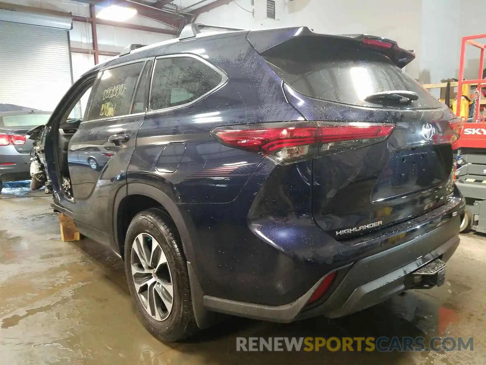 3 Photograph of a damaged car 5TDHZRBH3LS026433 TOYOTA HIGHLANDER 2020