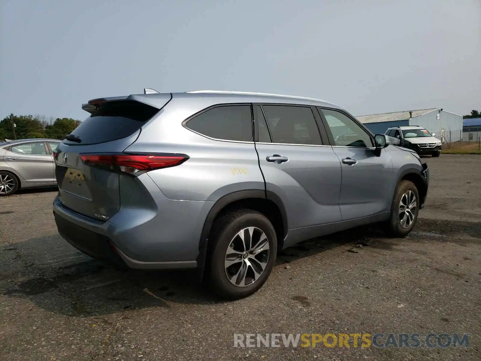 4 Photograph of a damaged car 5TDHZRBH3LS032359 TOYOTA HIGHLANDER 2020