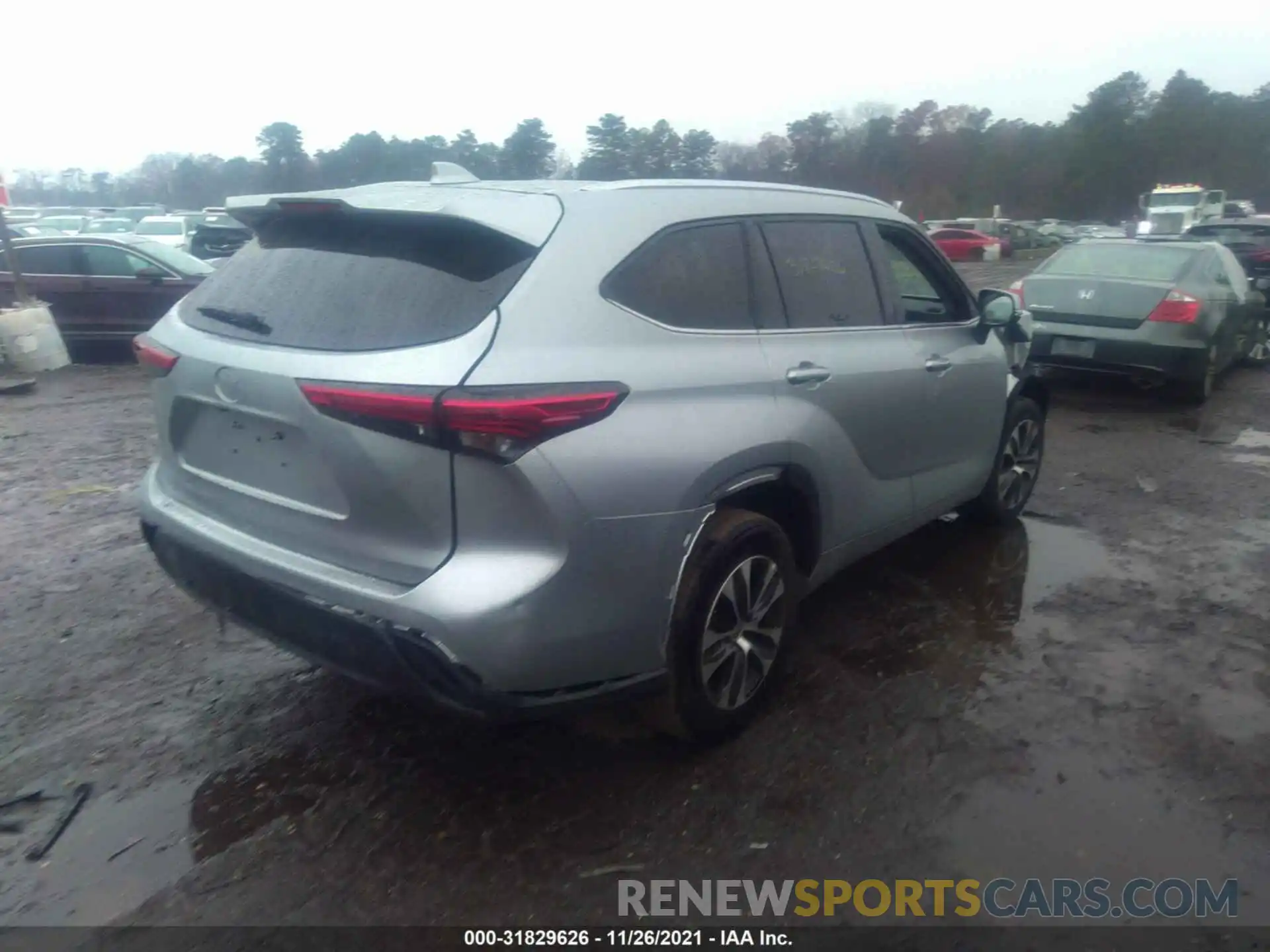 4 Photograph of a damaged car 5TDHZRBH3LS511865 TOYOTA HIGHLANDER 2020