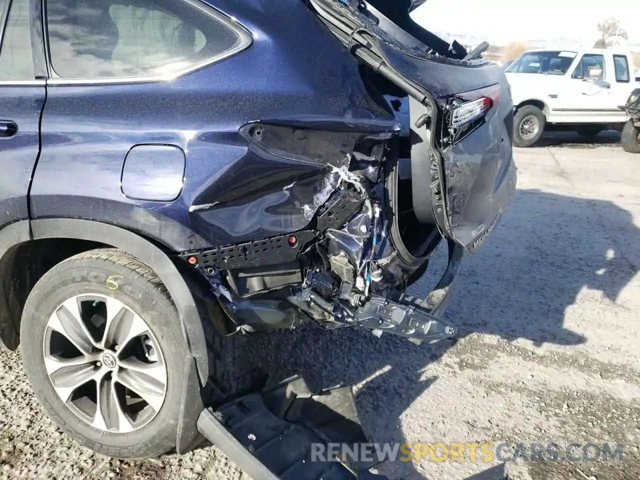 9 Photograph of a damaged car 5TDHZRBH4LS006336 TOYOTA HIGHLANDER 2020