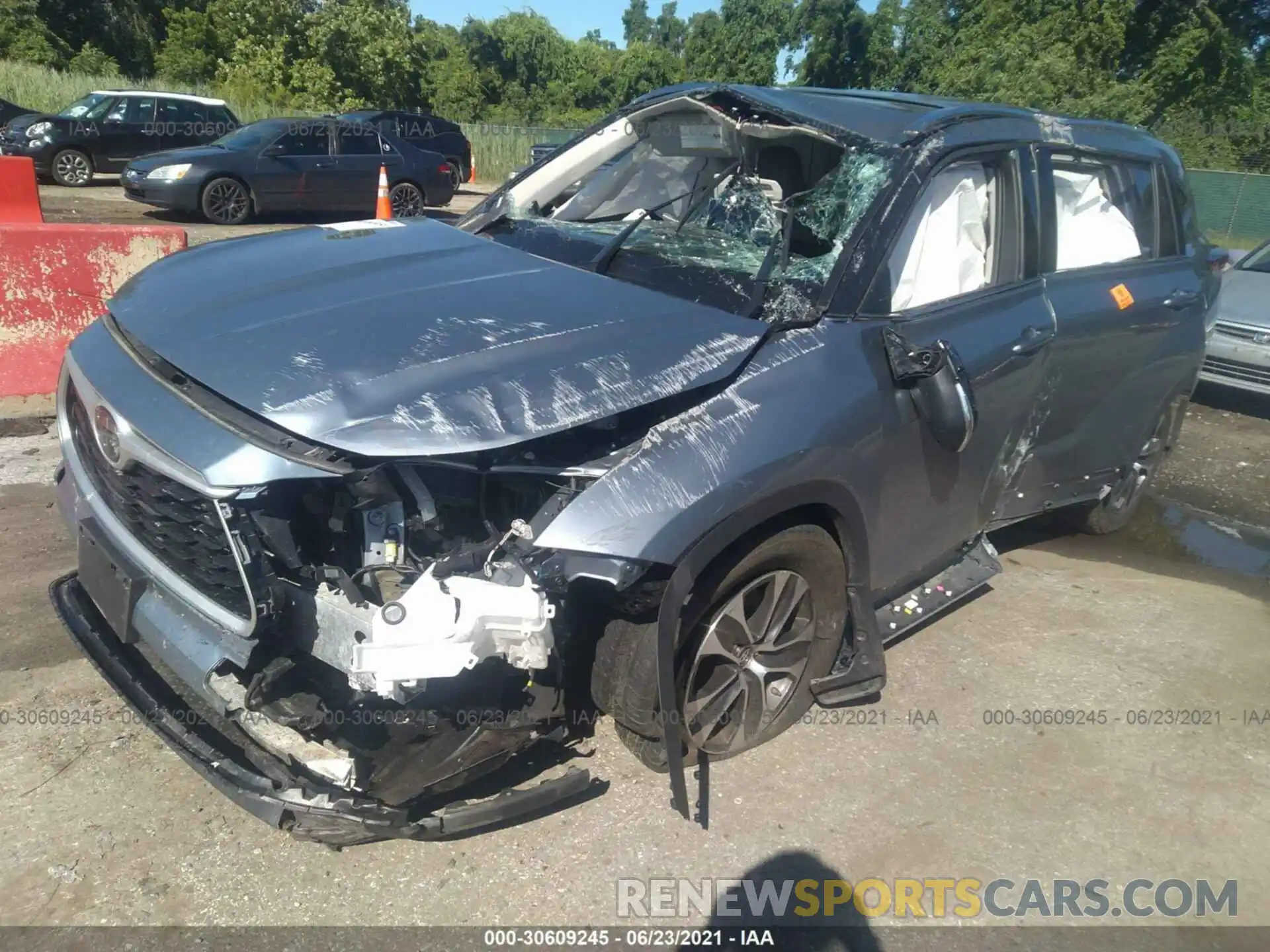 2 Photograph of a damaged car 5TDHZRBH4LS006787 TOYOTA HIGHLANDER 2020