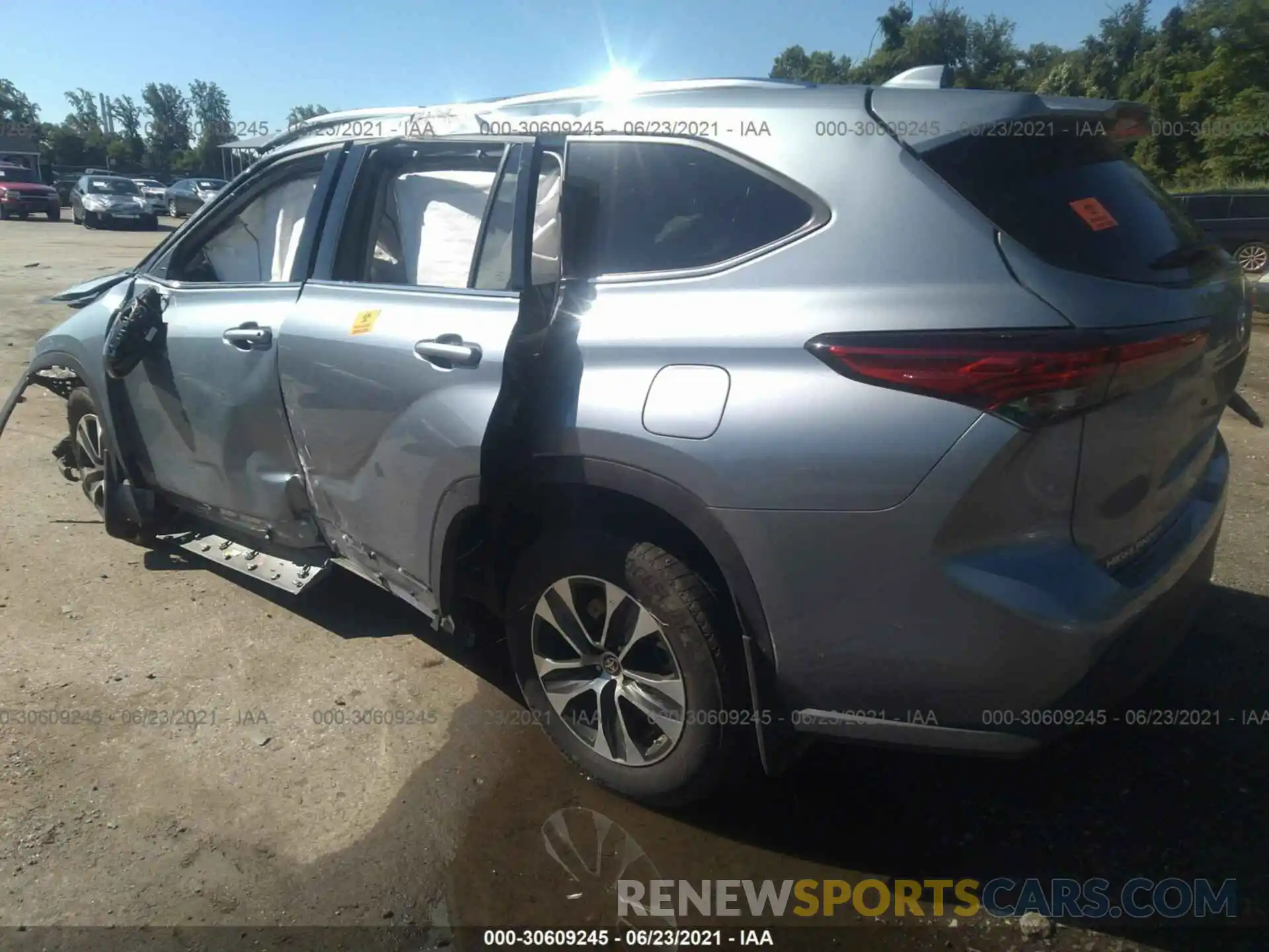 3 Photograph of a damaged car 5TDHZRBH4LS006787 TOYOTA HIGHLANDER 2020