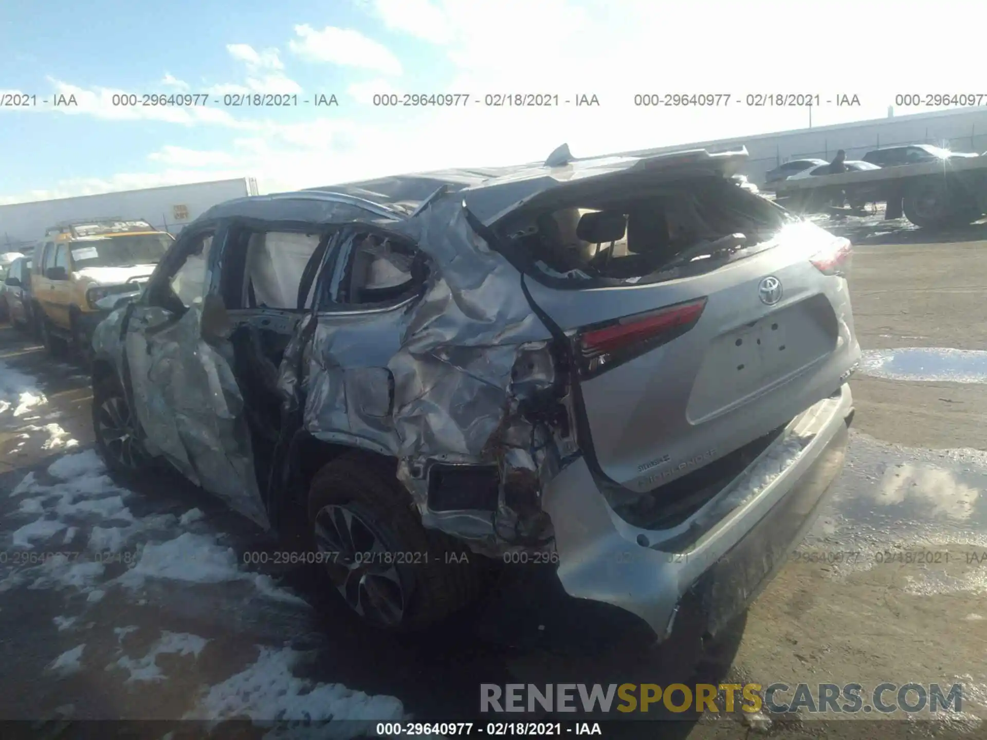 3 Photograph of a damaged car 5TDHZRBH4LS510482 TOYOTA HIGHLANDER 2020