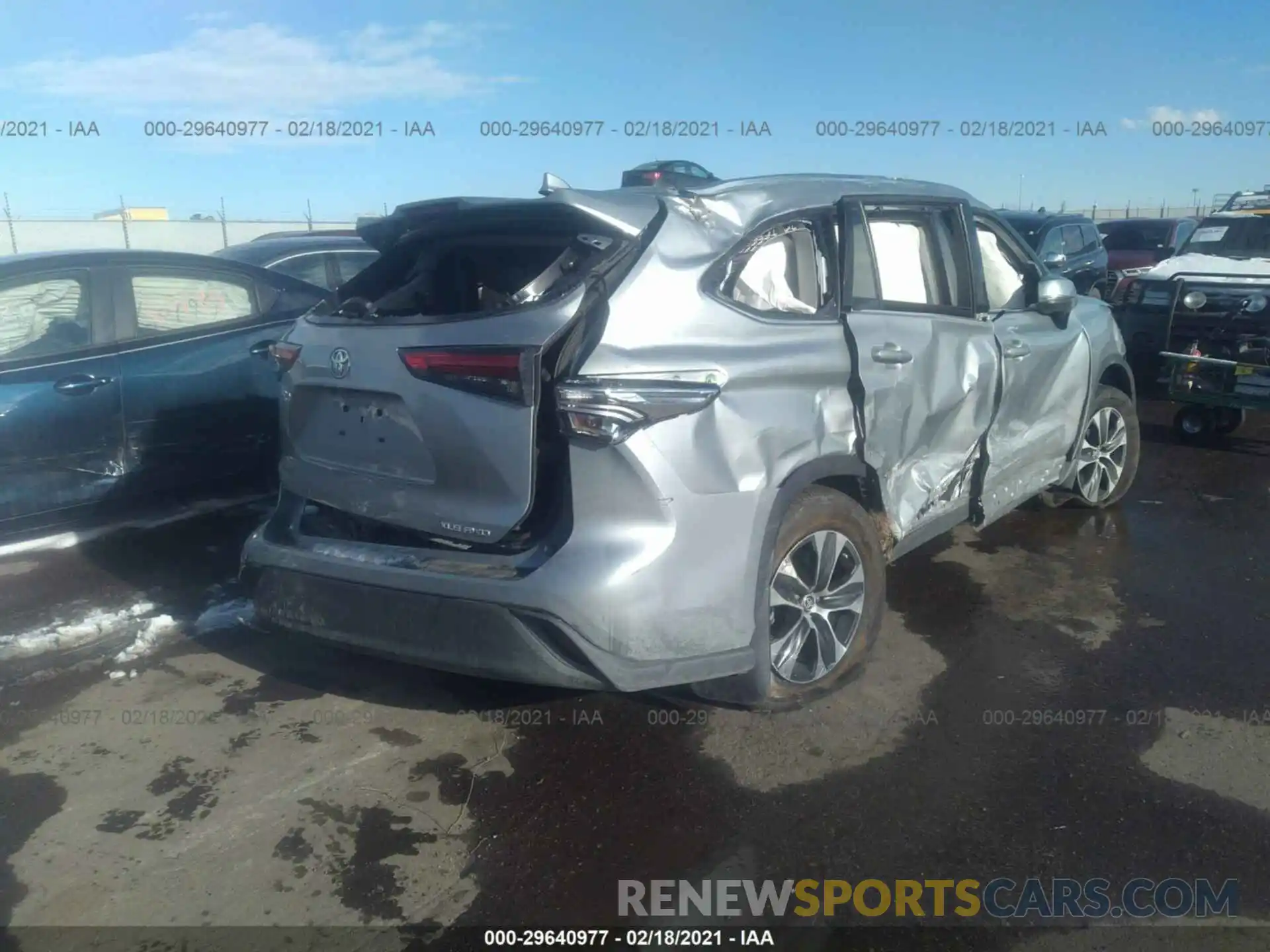 4 Photograph of a damaged car 5TDHZRBH4LS510482 TOYOTA HIGHLANDER 2020