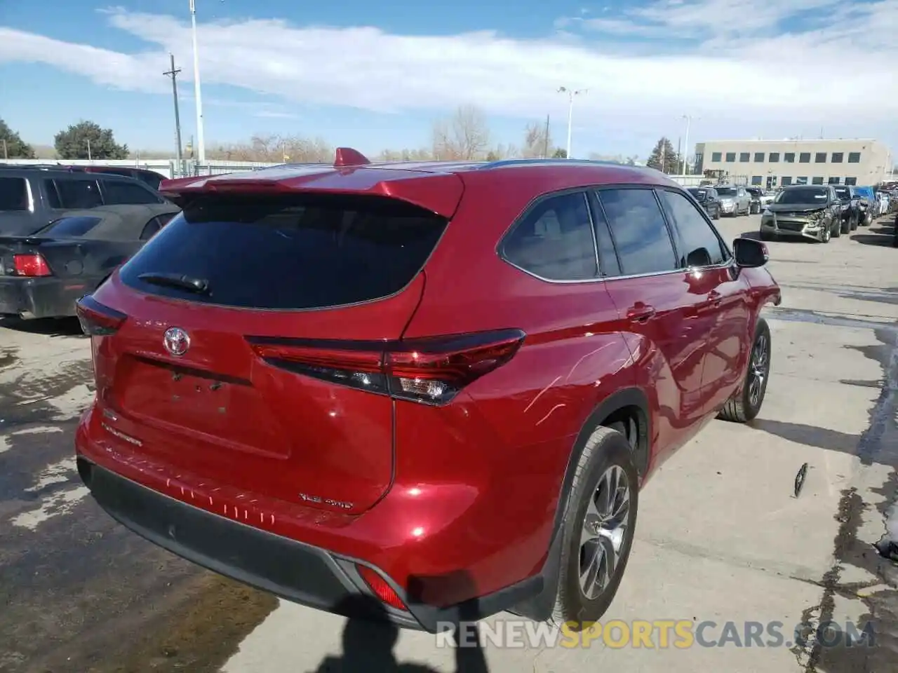 4 Photograph of a damaged car 5TDHZRBH5LS006264 TOYOTA HIGHLANDER 2020