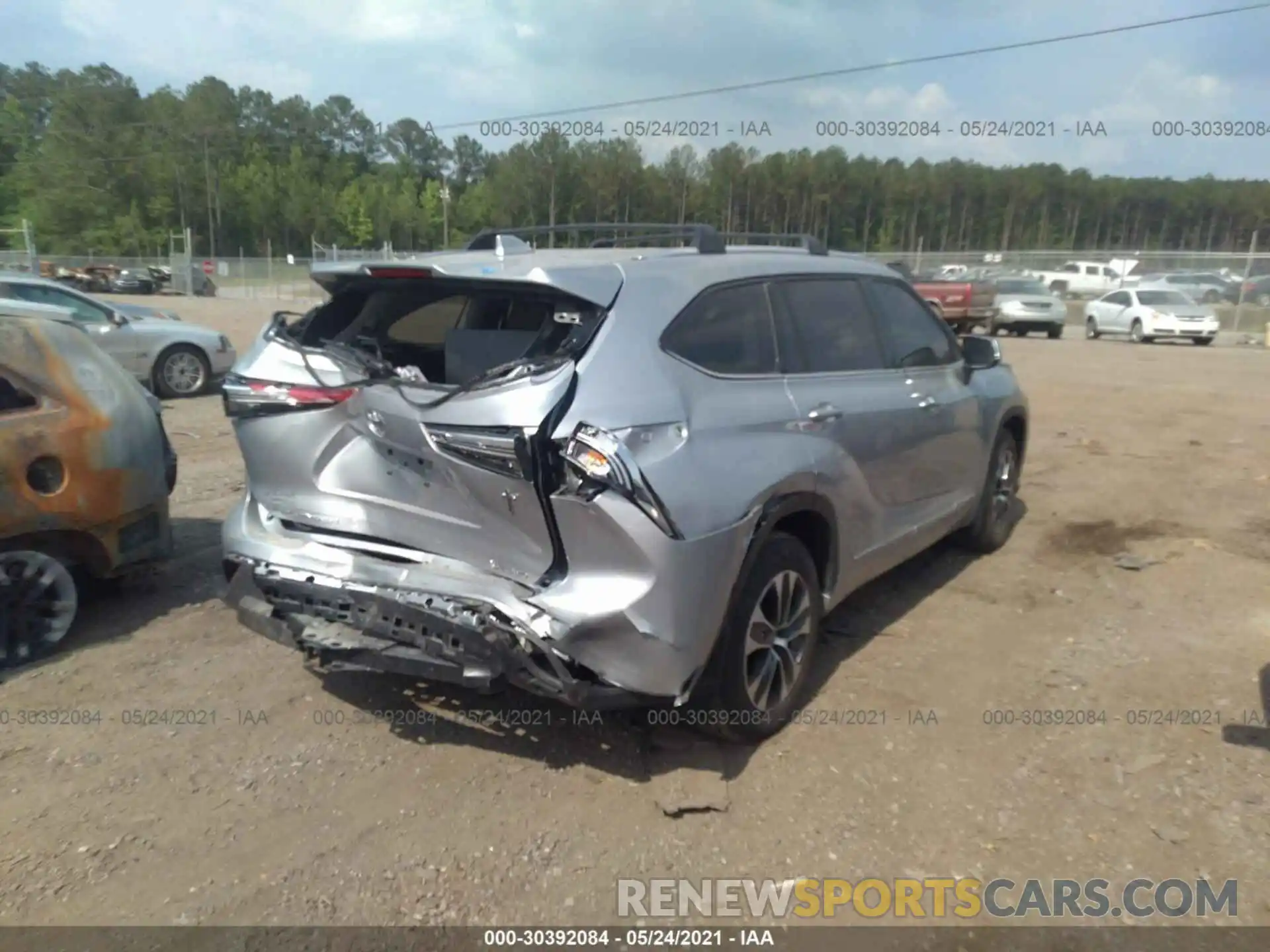 4 Photograph of a damaged car 5TDHZRBH5LS054279 TOYOTA HIGHLANDER 2020