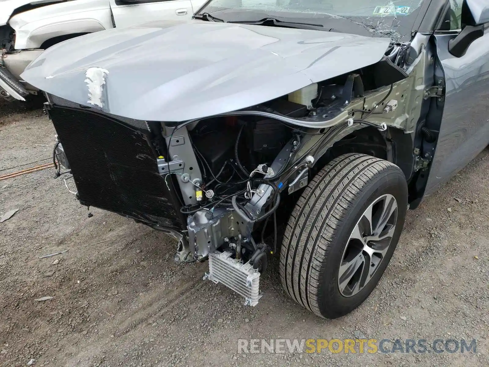 9 Photograph of a damaged car 5TDHZRBH6LS018326 TOYOTA HIGHLANDER 2020