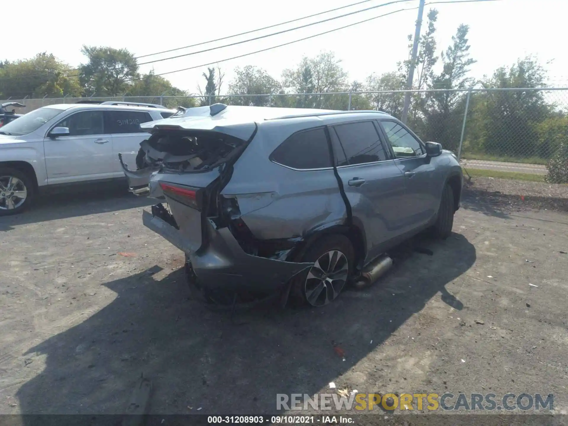 4 Photograph of a damaged car 5TDHZRBH6LS034512 TOYOTA HIGHLANDER 2020