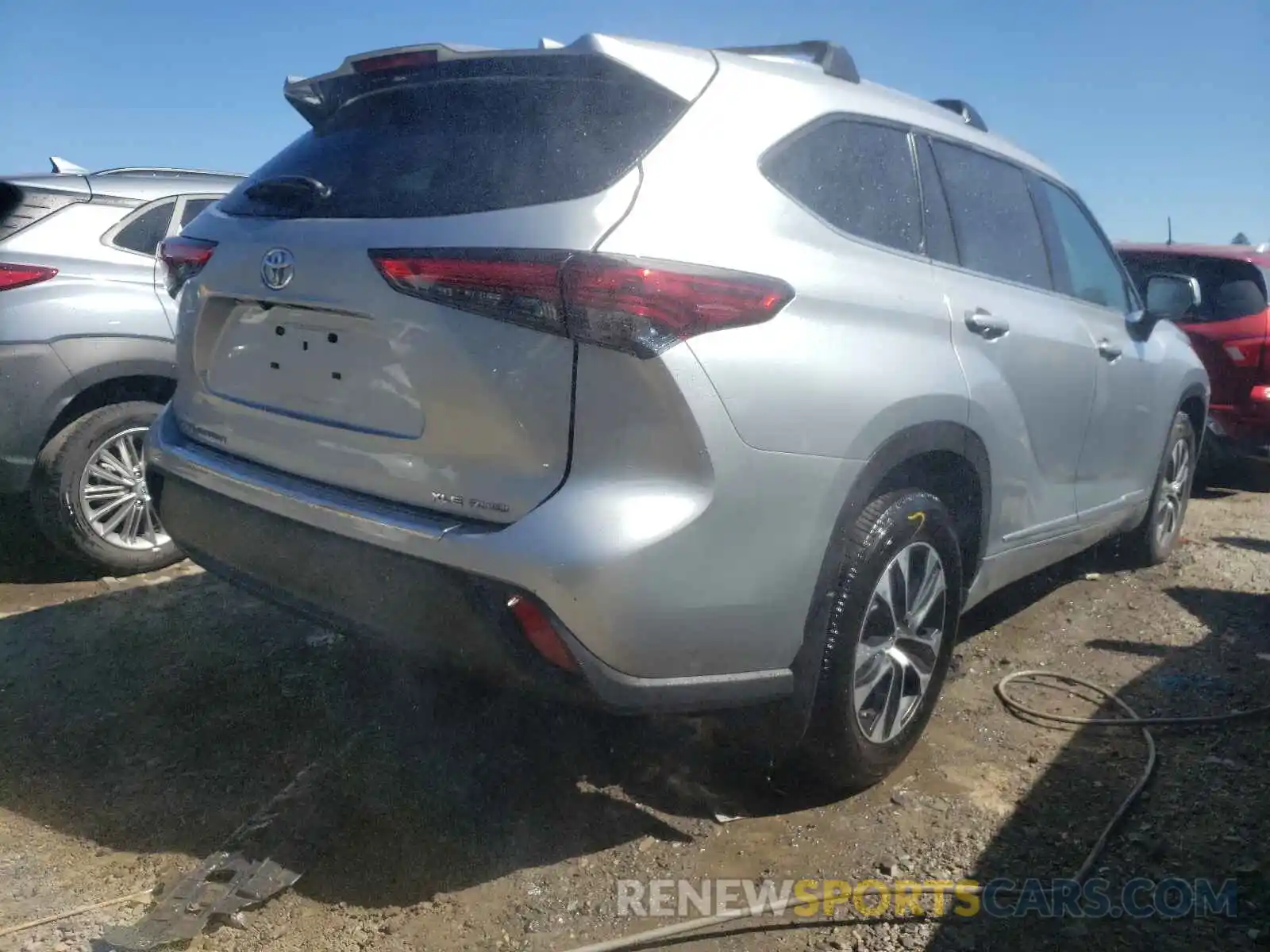 4 Photograph of a damaged car 5TDHZRBH6LS505591 TOYOTA HIGHLANDER 2020