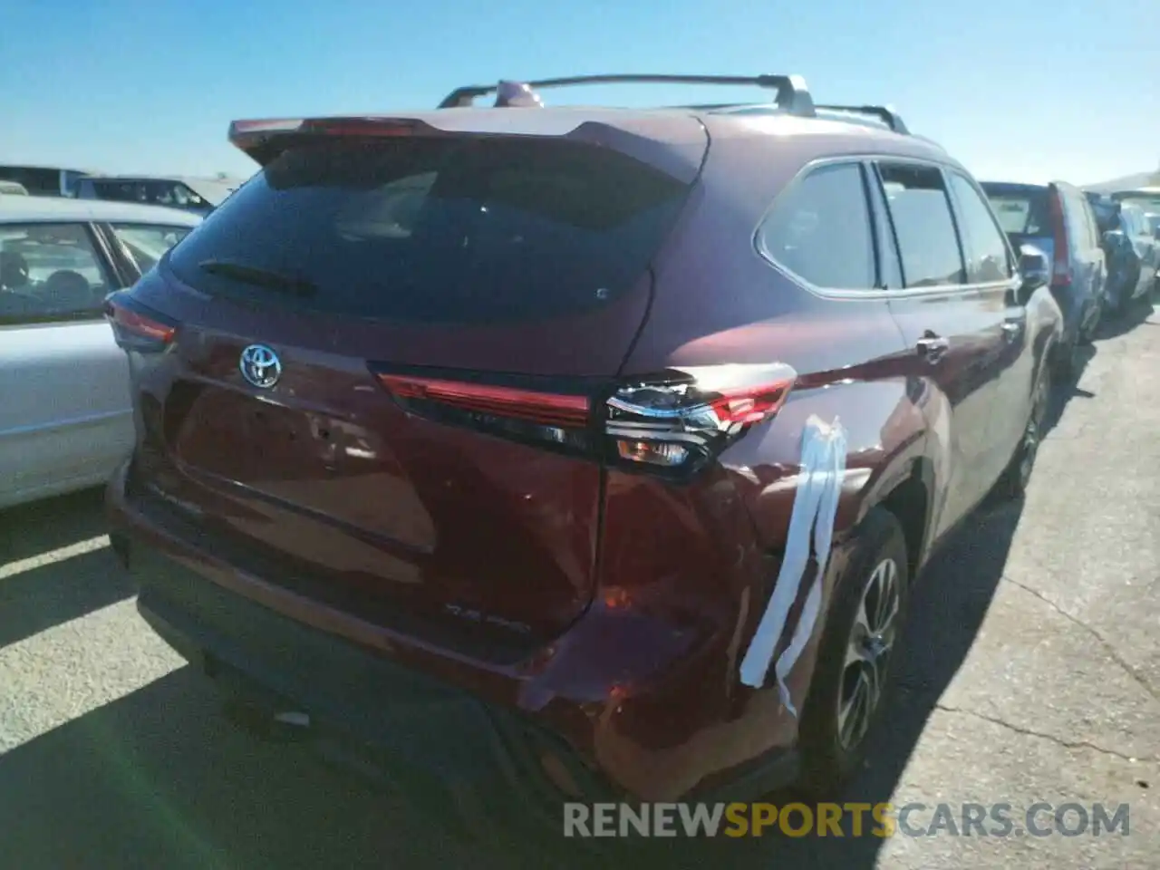 4 Photograph of a damaged car 5TDHZRBH6LS507437 TOYOTA HIGHLANDER 2020