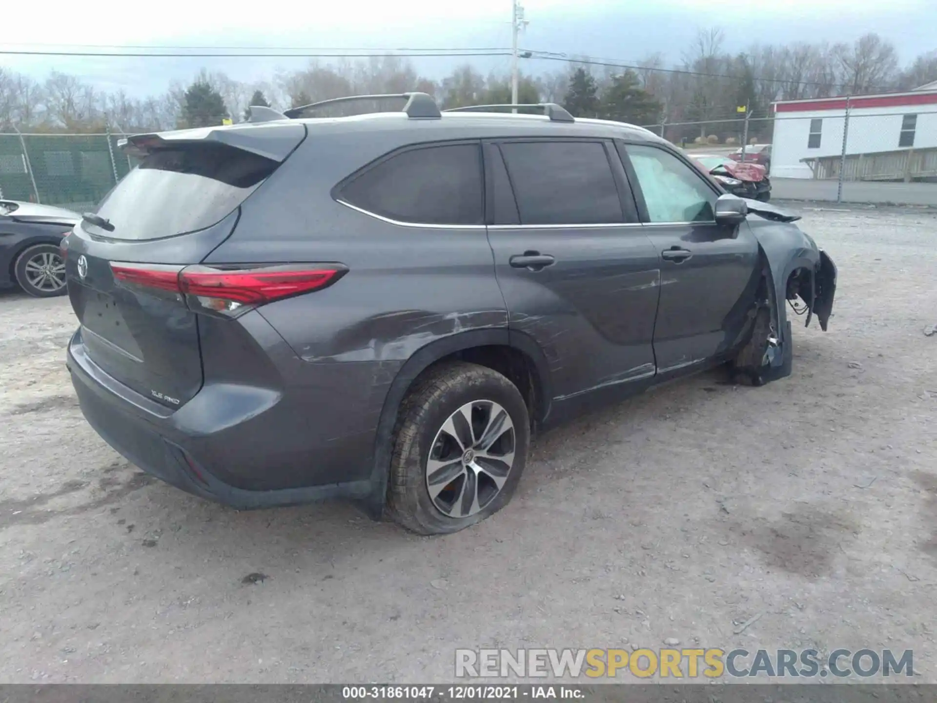 4 Photograph of a damaged car 5TDHZRBH7LS015094 TOYOTA HIGHLANDER 2020