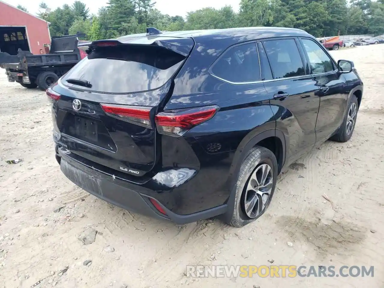 4 Photograph of a damaged car 5TDHZRBH7LS504725 TOYOTA HIGHLANDER 2020