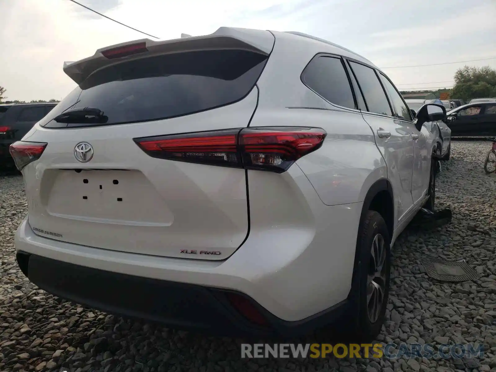 4 Photograph of a damaged car 5TDHZRBH7LS514221 TOYOTA HIGHLANDER 2020