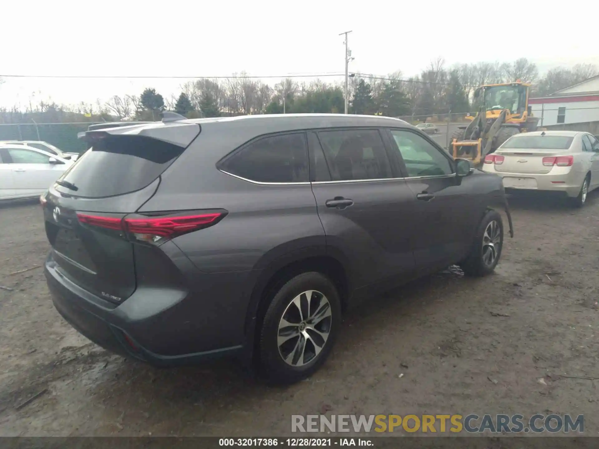 4 Photograph of a damaged car 5TDHZRBH7LS522884 TOYOTA HIGHLANDER 2020