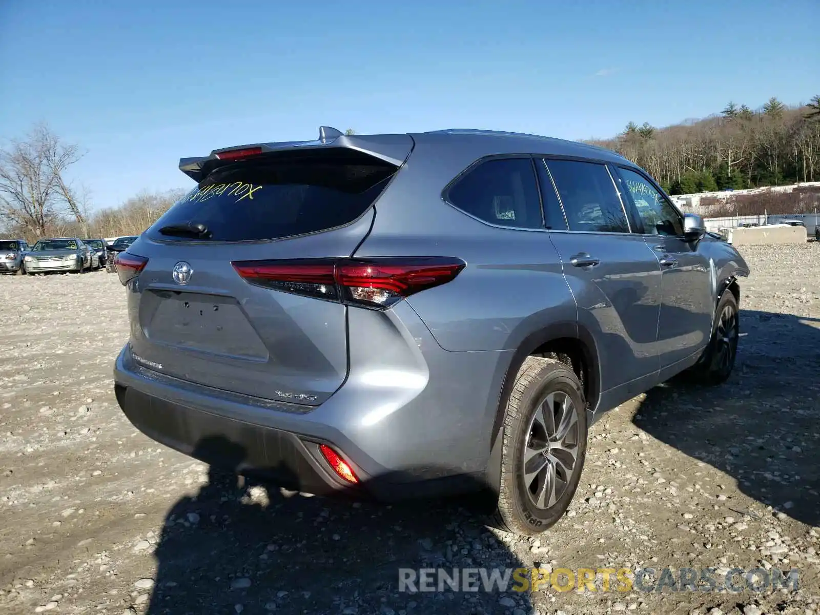 4 Photograph of a damaged car 5TDHZRBH8LS022975 TOYOTA HIGHLANDER 2020