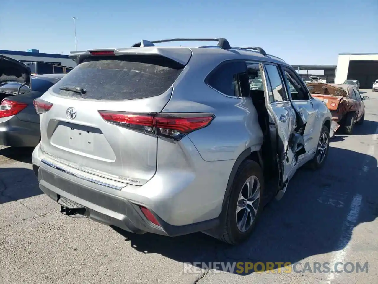 4 Photograph of a damaged car 5TDHZRBH8LS507083 TOYOTA HIGHLANDER 2020