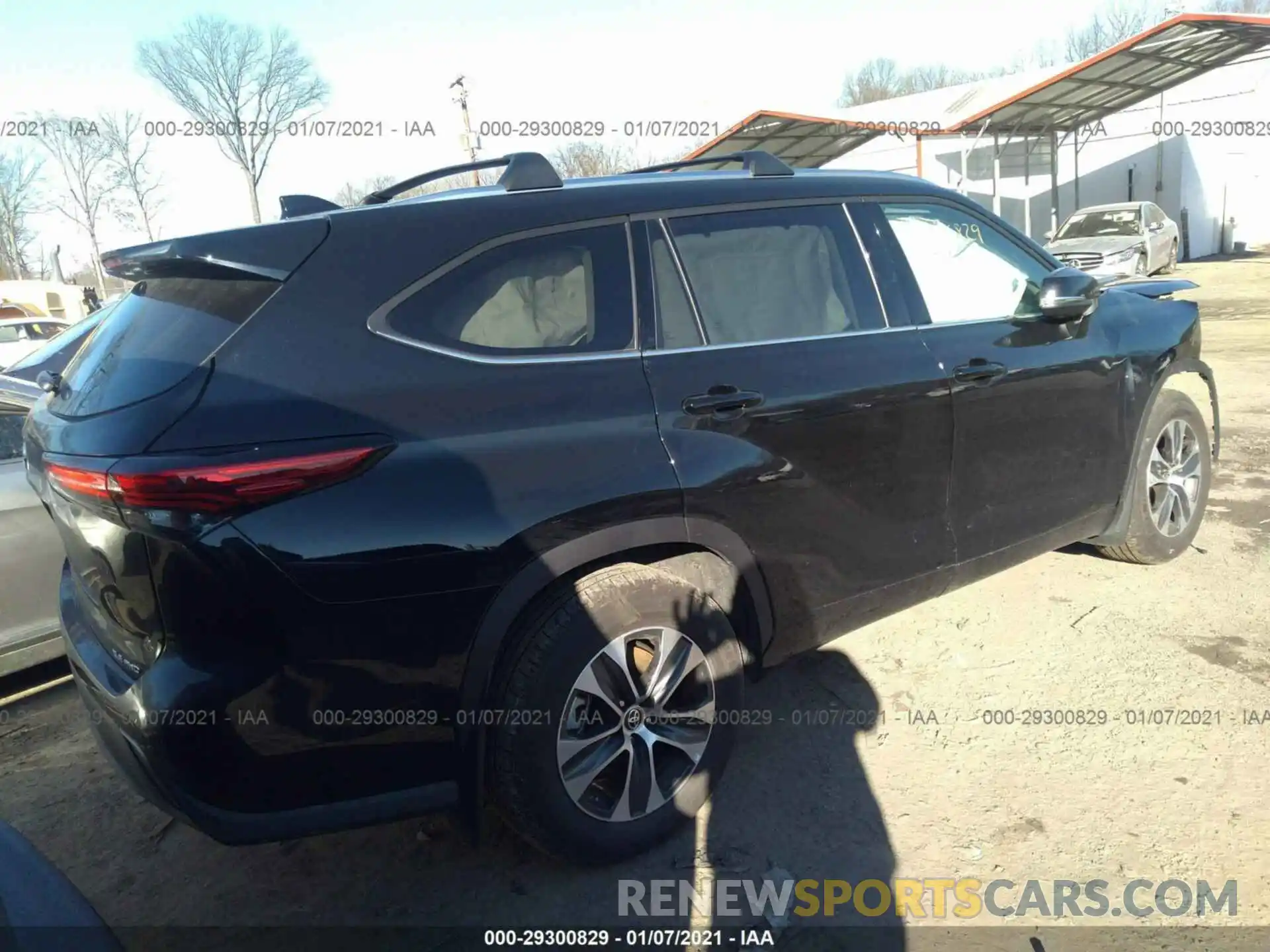 4 Photograph of a damaged car 5TDHZRBH8LS514163 TOYOTA HIGHLANDER 2020