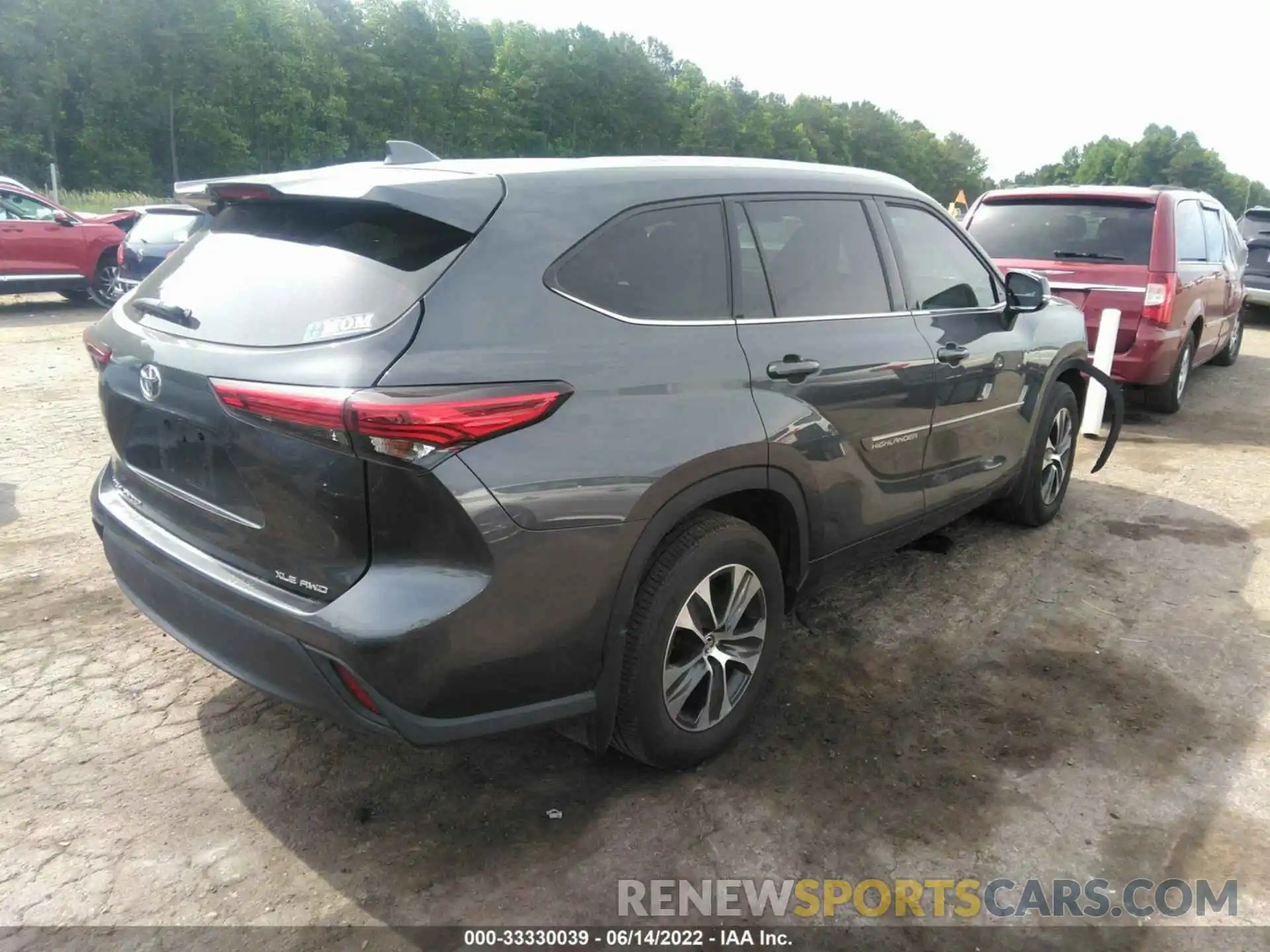 4 Photograph of a damaged car 5TDHZRBH9LS003450 TOYOTA HIGHLANDER 2020