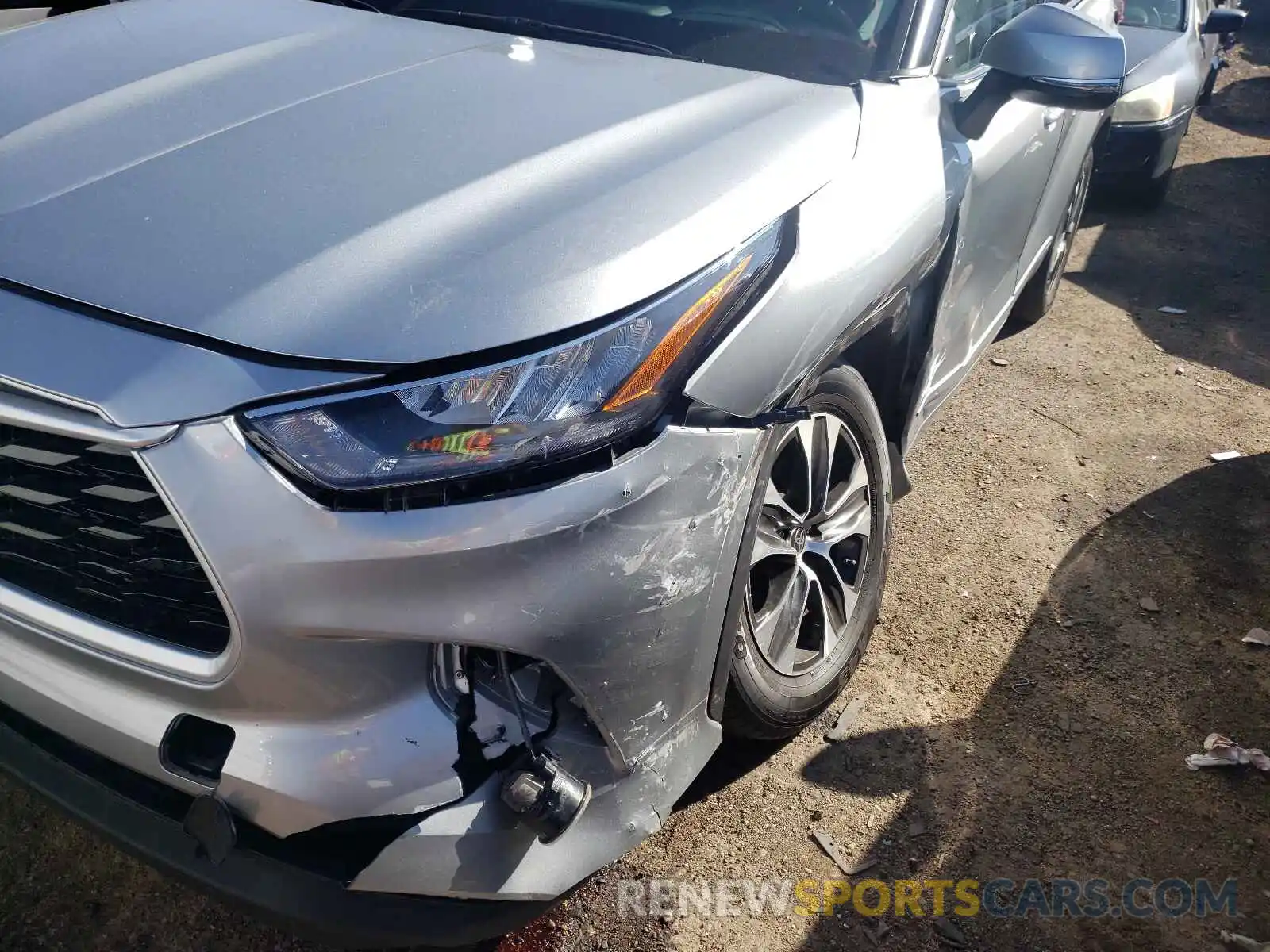 9 Photograph of a damaged car 5TDHZRBH9LS021186 TOYOTA HIGHLANDER 2020