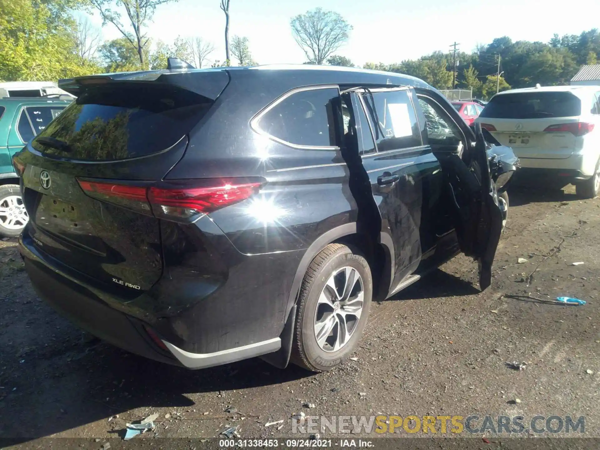 4 Photograph of a damaged car 5TDHZRBH9LS044029 TOYOTA HIGHLANDER 2020