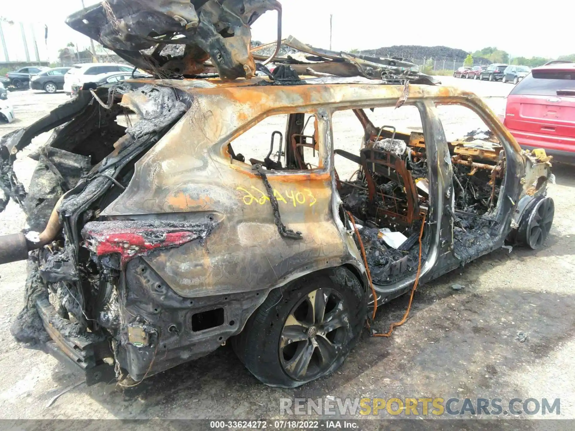 4 Photograph of a damaged car 5TDHZRBH9LS505956 TOYOTA HIGHLANDER 2020