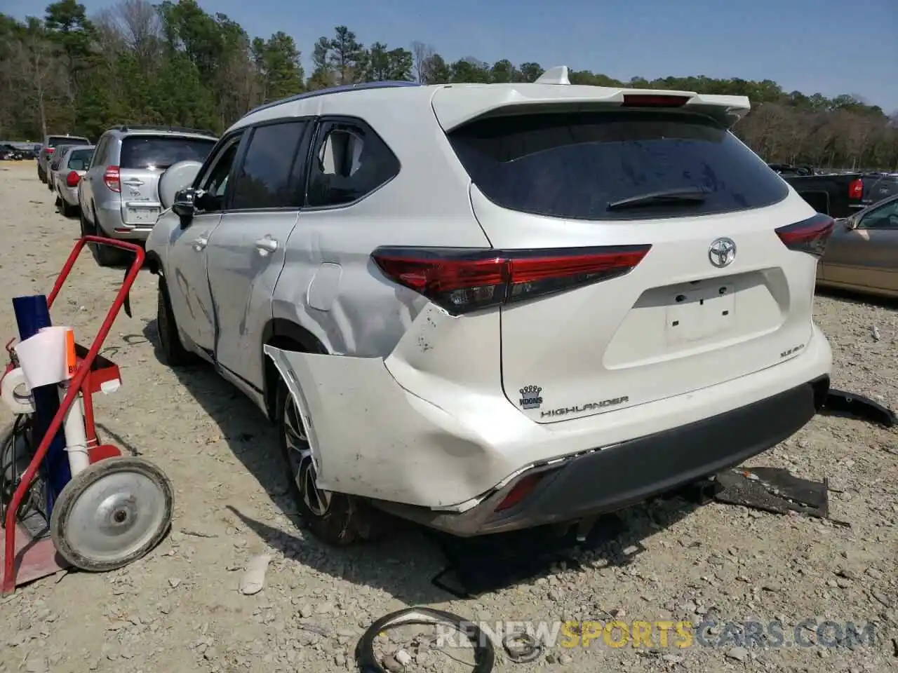 3 Photograph of a damaged car 5TDHZRBH9LS515872 TOYOTA HIGHLANDER 2020