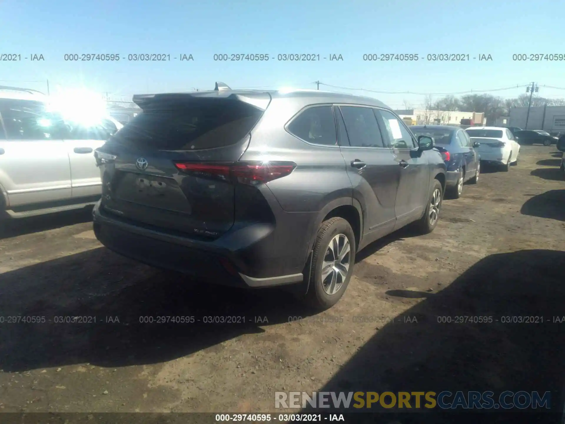 4 Photograph of a damaged car 5TDHZRBHXLS008995 TOYOTA HIGHLANDER 2020