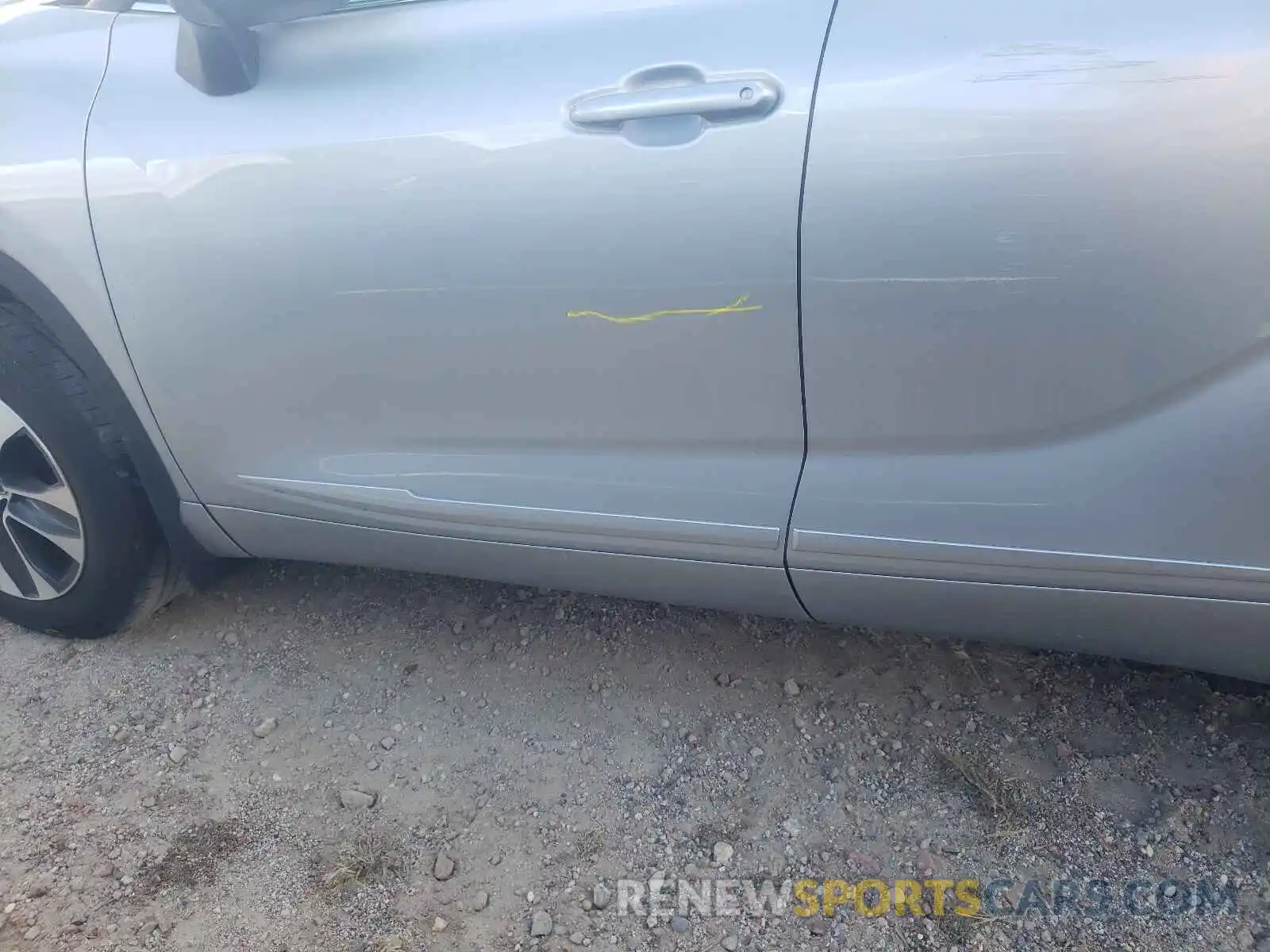 9 Photograph of a damaged car 5TDHZRBHXLS512429 TOYOTA HIGHLANDER 2020