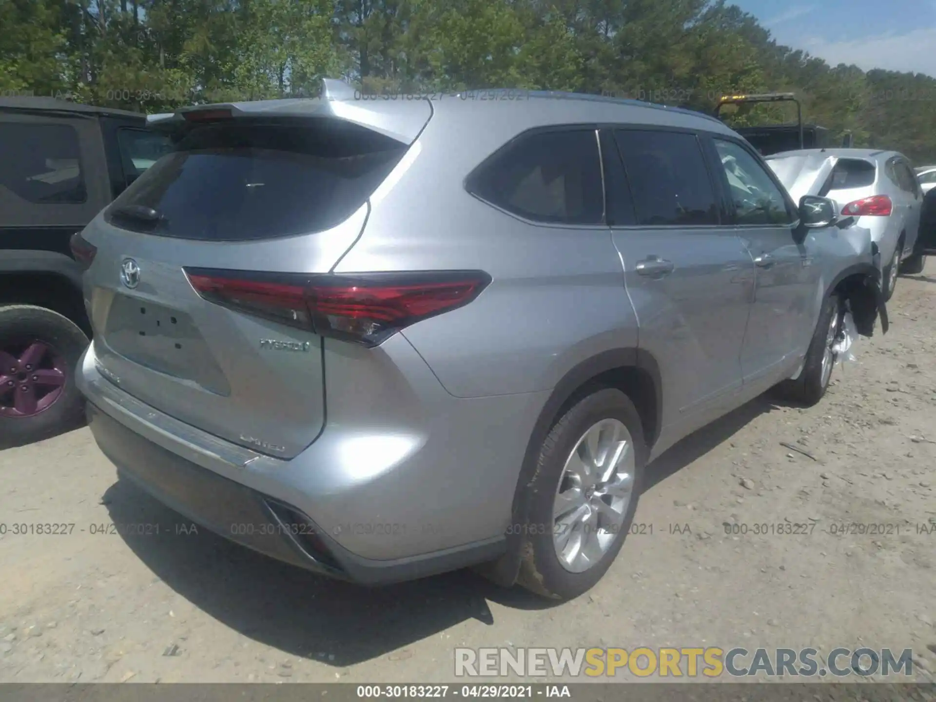 4 Photograph of a damaged car 5TDXBRCH2LS006608 TOYOTA HIGHLANDER 2020