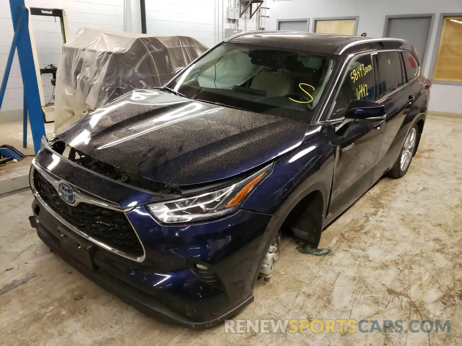 2 Photograph of a damaged car 5TDXBRCH3LS012546 TOYOTA HIGHLANDER 2020