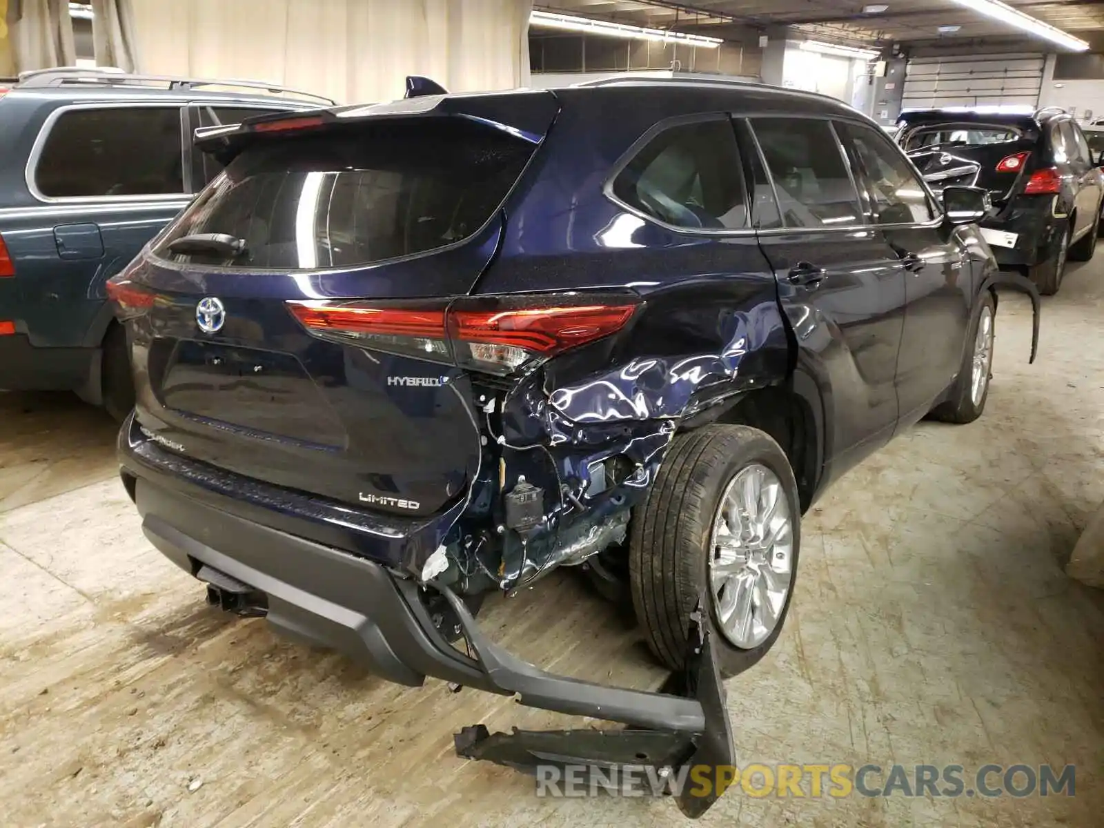 4 Photograph of a damaged car 5TDXBRCH3LS012546 TOYOTA HIGHLANDER 2020