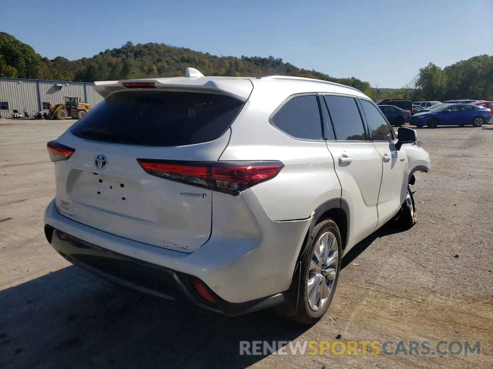 4 Photograph of a damaged car 5TDXBRCH4LS009042 TOYOTA HIGHLANDER 2020