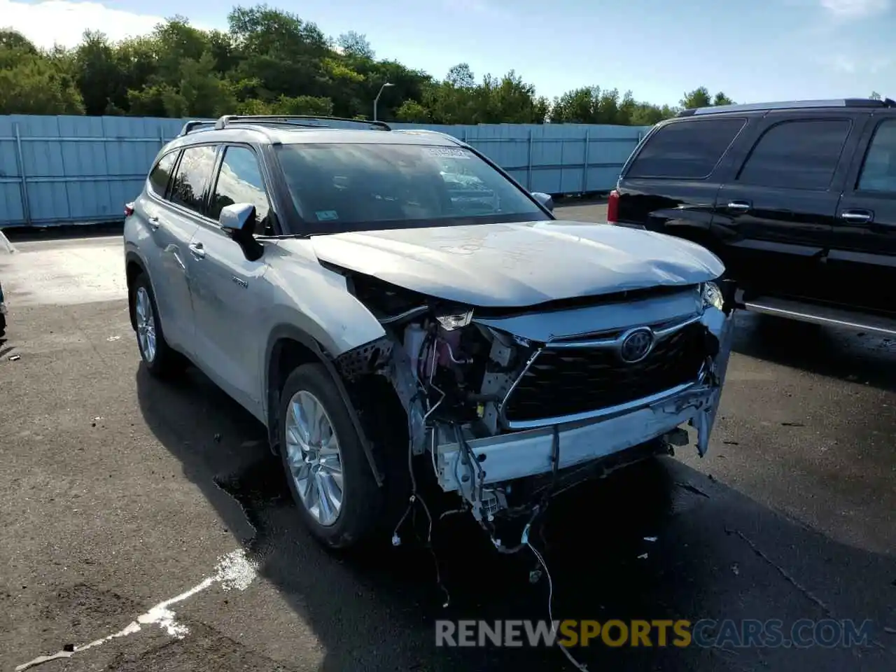 1 Photograph of a damaged car 5TDXBRCH5LS010054 TOYOTA HIGHLANDER 2020