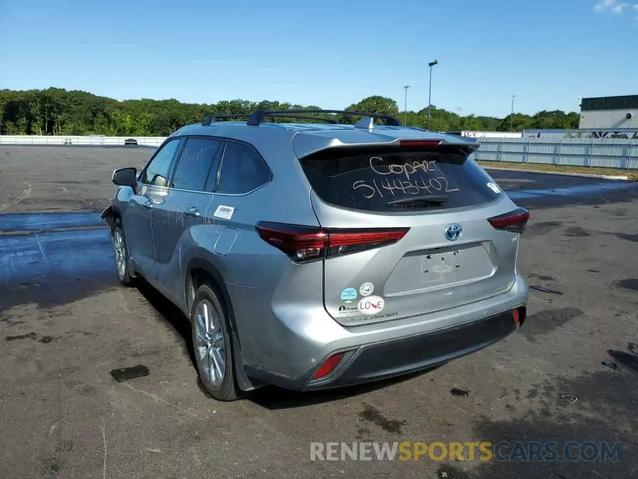 3 Photograph of a damaged car 5TDXBRCH5LS010054 TOYOTA HIGHLANDER 2020