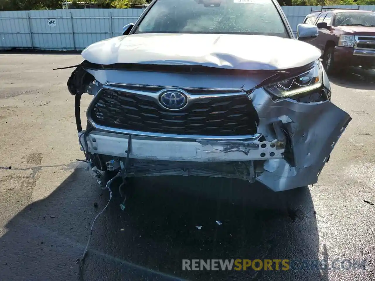 9 Photograph of a damaged car 5TDXBRCH5LS010054 TOYOTA HIGHLANDER 2020