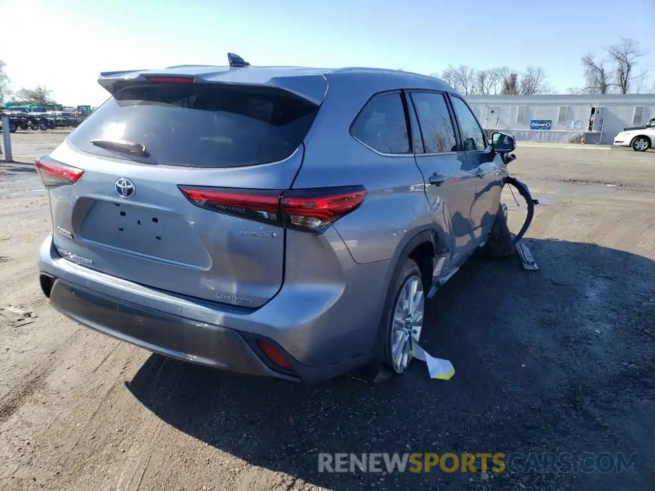 4 Photograph of a damaged car 5TDXBRCH6LS008099 TOYOTA HIGHLANDER 2020