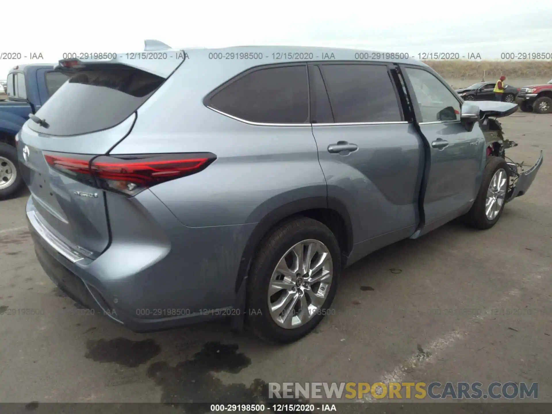 4 Photograph of a damaged car 5TDXBRCH7LS011058 TOYOTA HIGHLANDER 2020