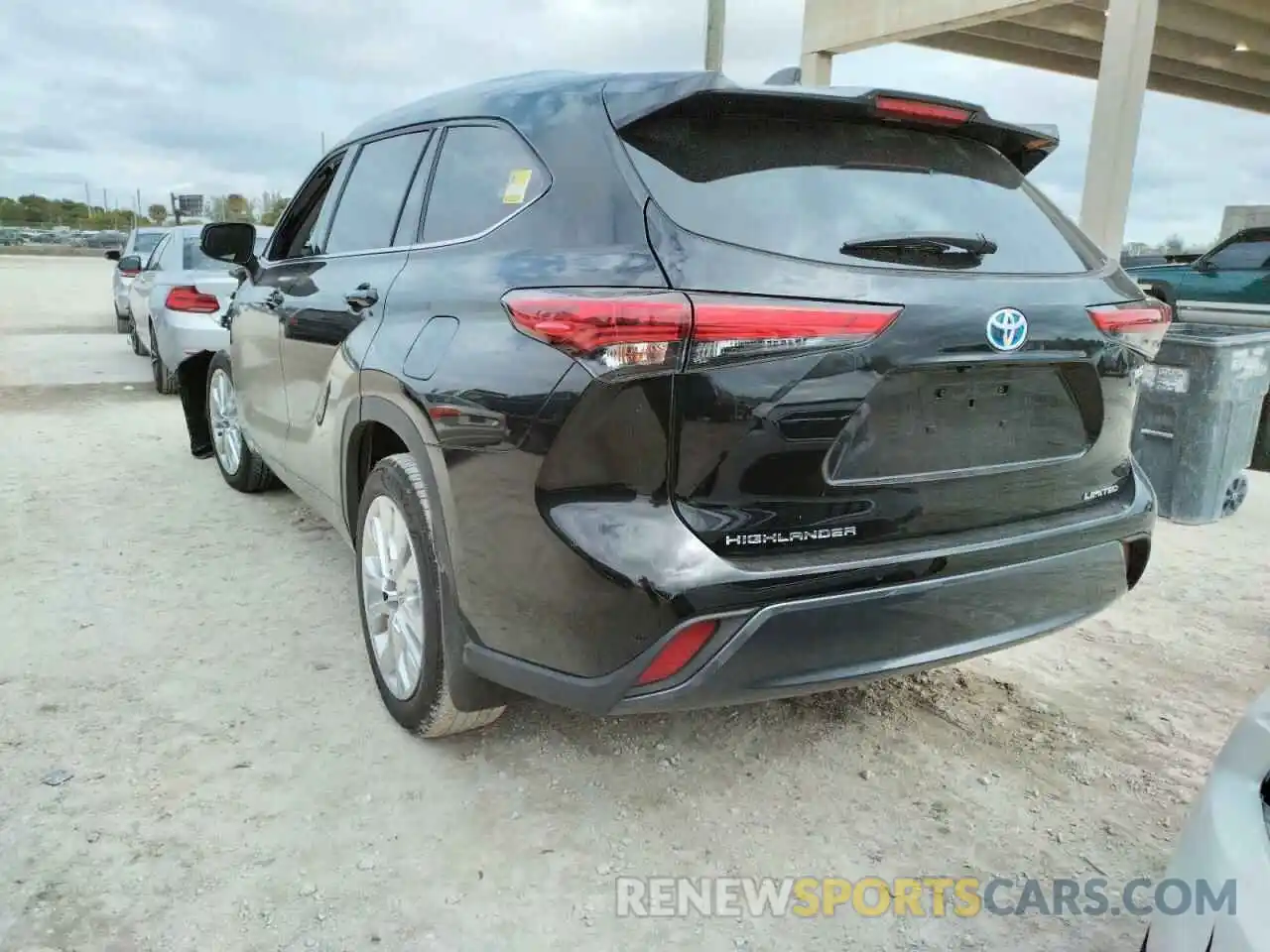 3 Photograph of a damaged car 5TDXBRCH8LS005107 TOYOTA HIGHLANDER 2020