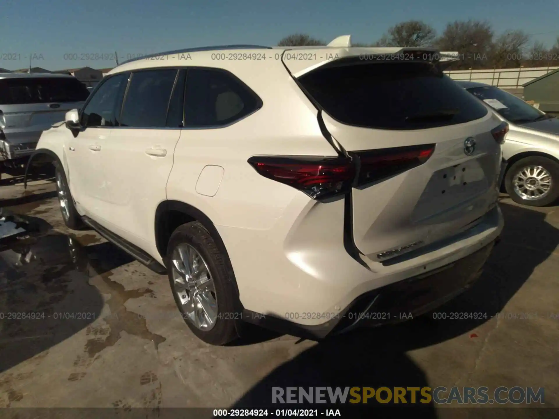 3 Photograph of a damaged car 5TDXBRCH9LS002569 TOYOTA HIGHLANDER 2020