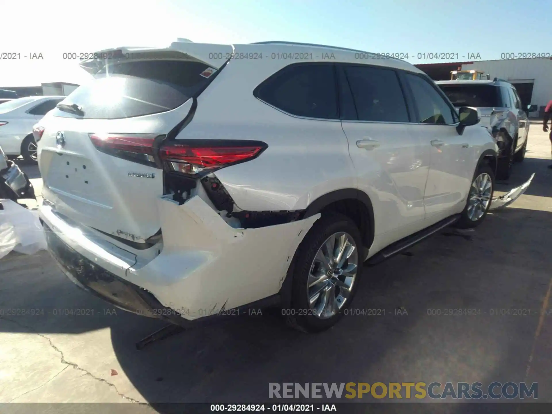 4 Photograph of a damaged car 5TDXBRCH9LS002569 TOYOTA HIGHLANDER 2020