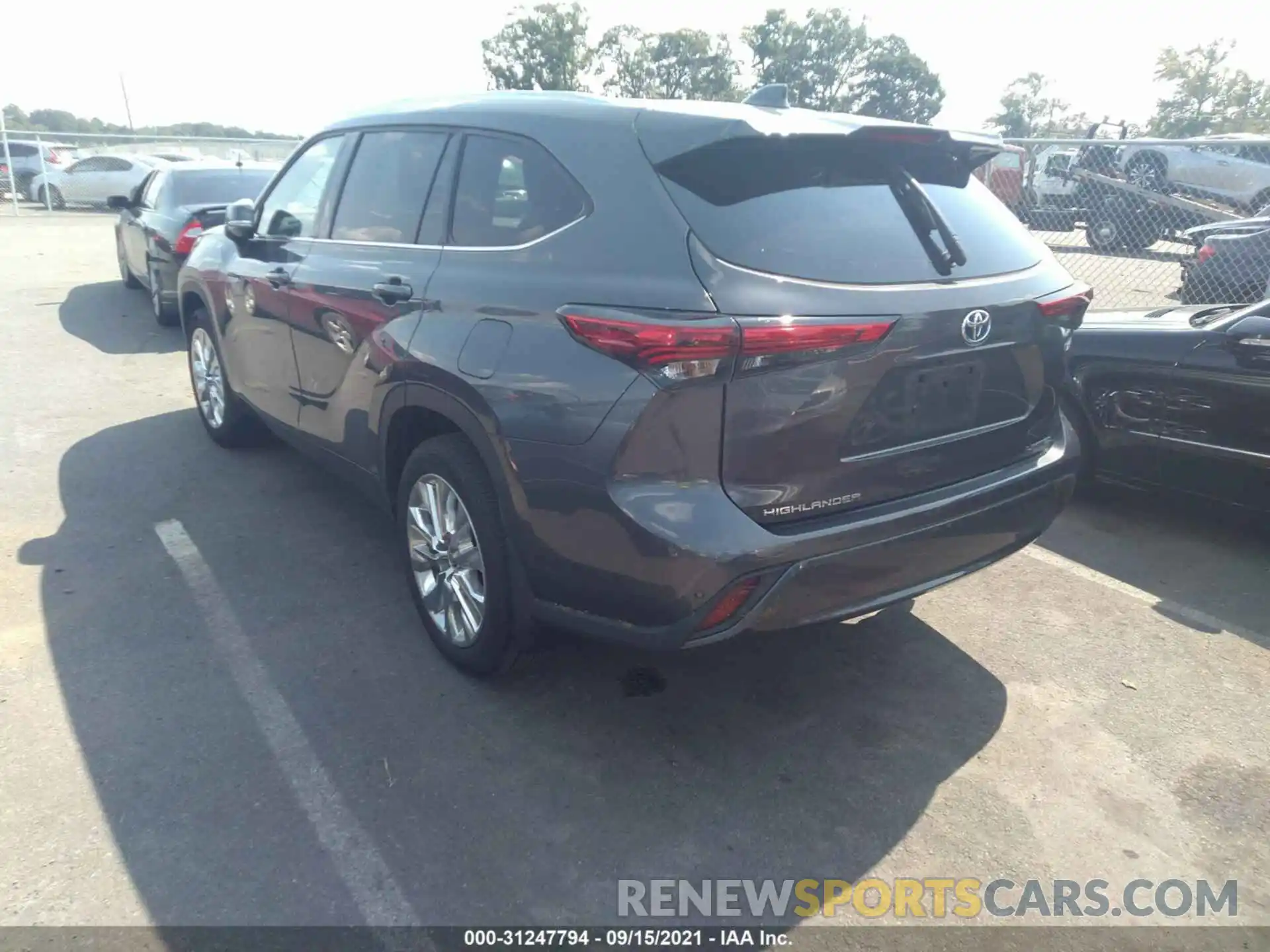 3 Photograph of a damaged car 5TDXBRCHXLS008719 TOYOTA HIGHLANDER 2020