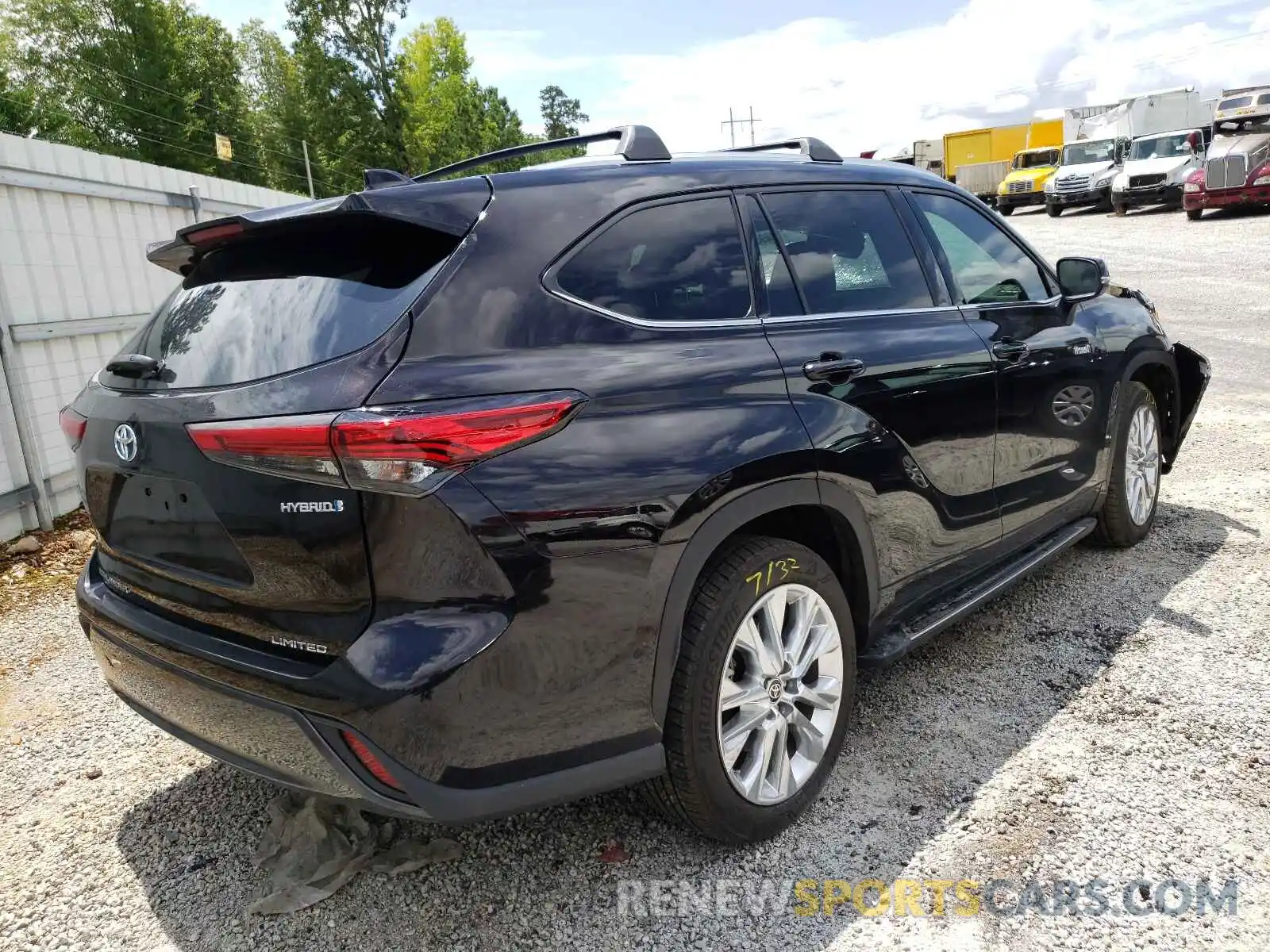 4 Photograph of a damaged car 5TDYARAH8LS002461 TOYOTA HIGHLANDER 2020