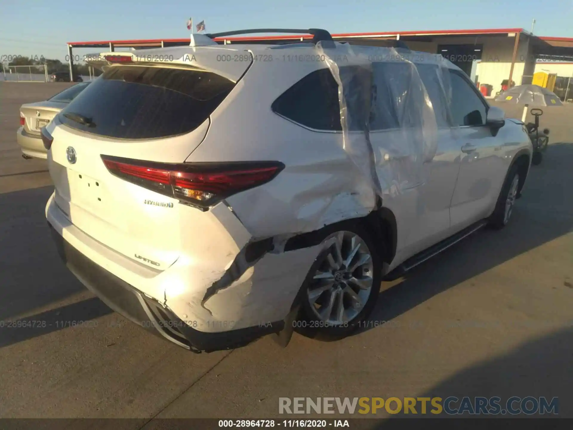 4 Photograph of a damaged car 5TDYARAH9LS000363 TOYOTA HIGHLANDER 2020