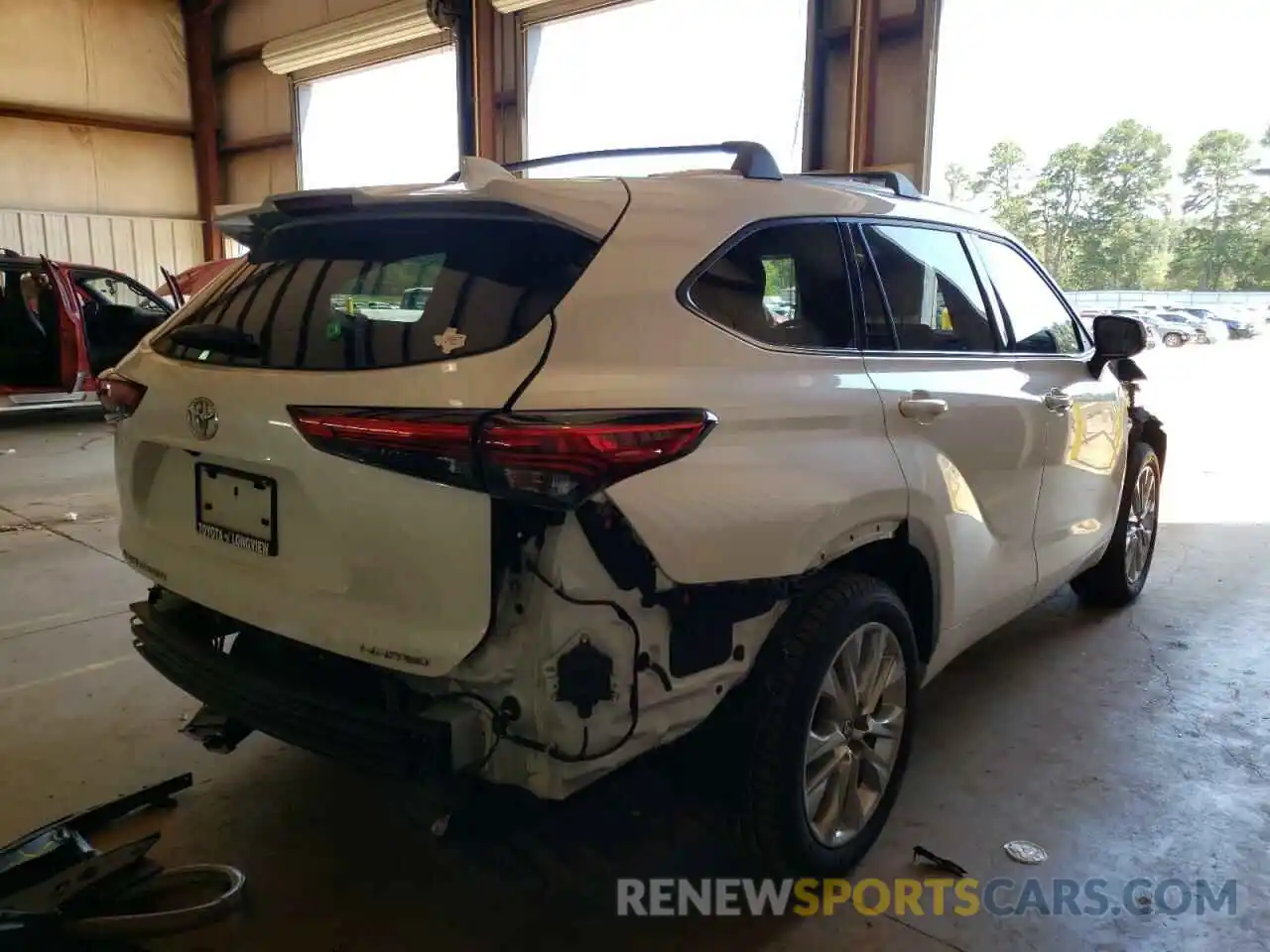 4 Photograph of a damaged car 5TDYZRAH0LS016203 TOYOTA HIGHLANDER 2020