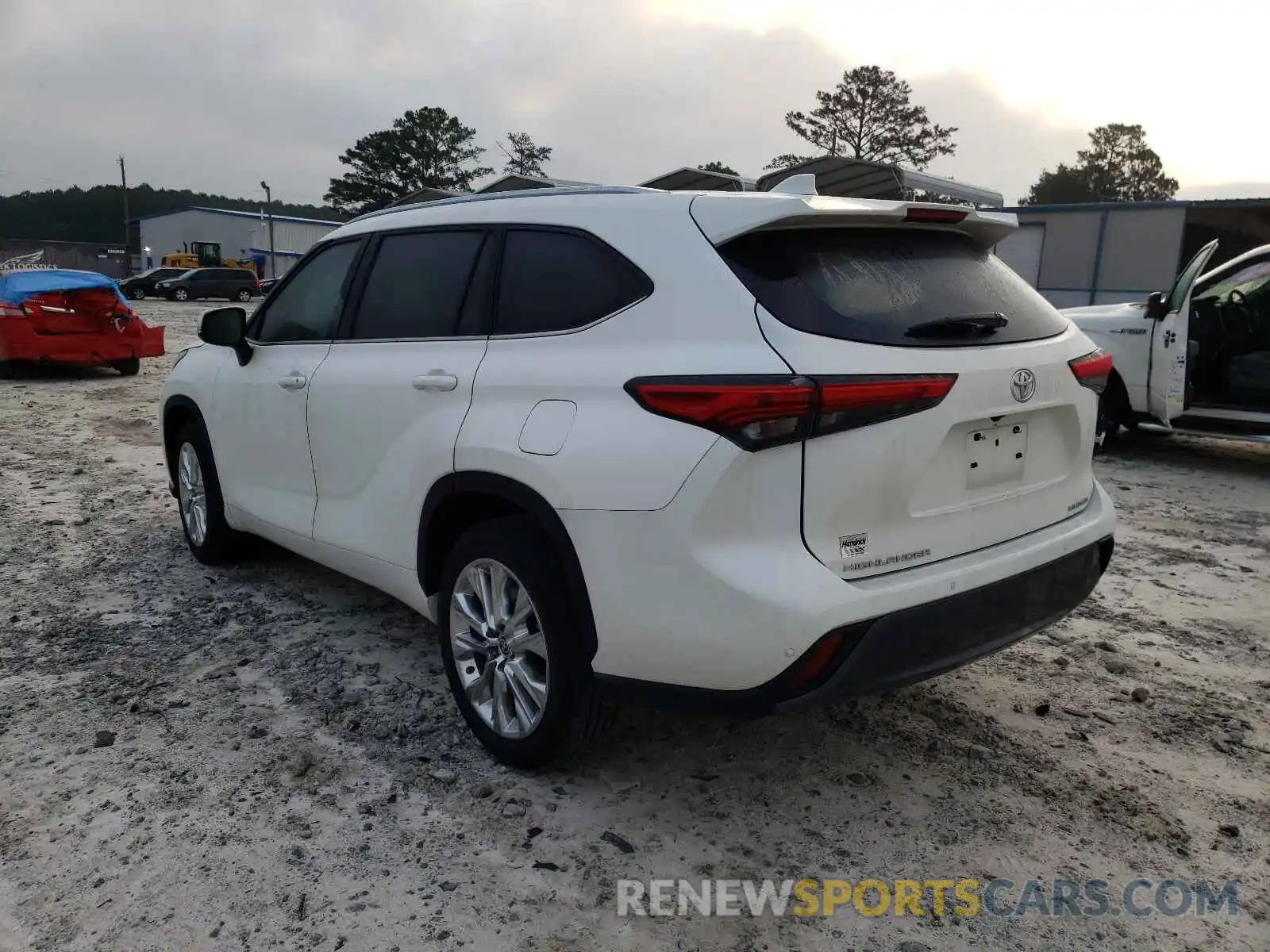 3 Photograph of a damaged car 5TDYZRAH0LS026231 TOYOTA HIGHLANDER 2020