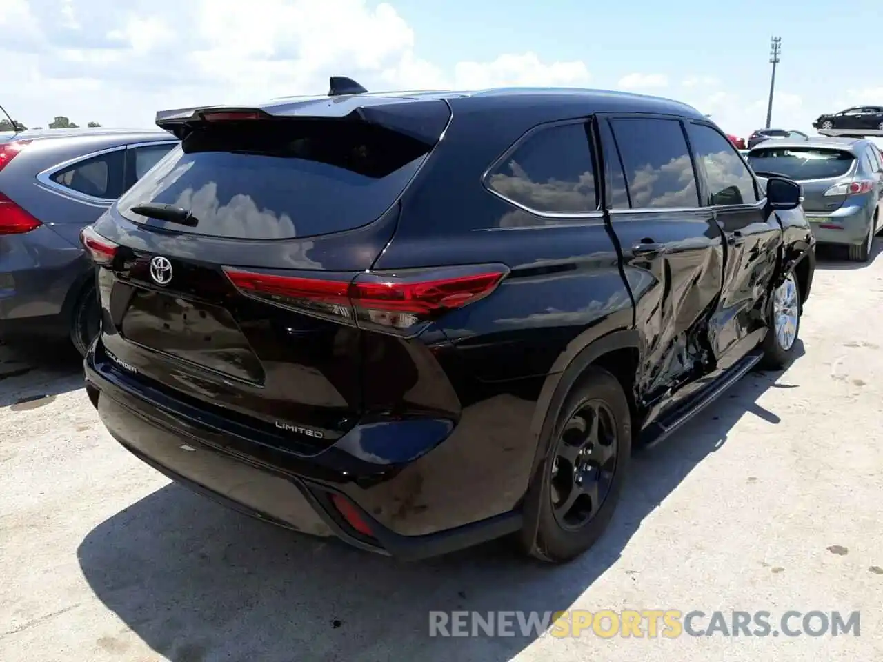 4 Photograph of a damaged car 5TDYZRAH1LS003749 TOYOTA HIGHLANDER 2020