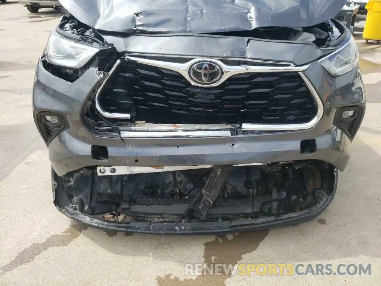 9 Photograph of a damaged car 5TDYZRAH1LS008708 TOYOTA HIGHLANDER 2020