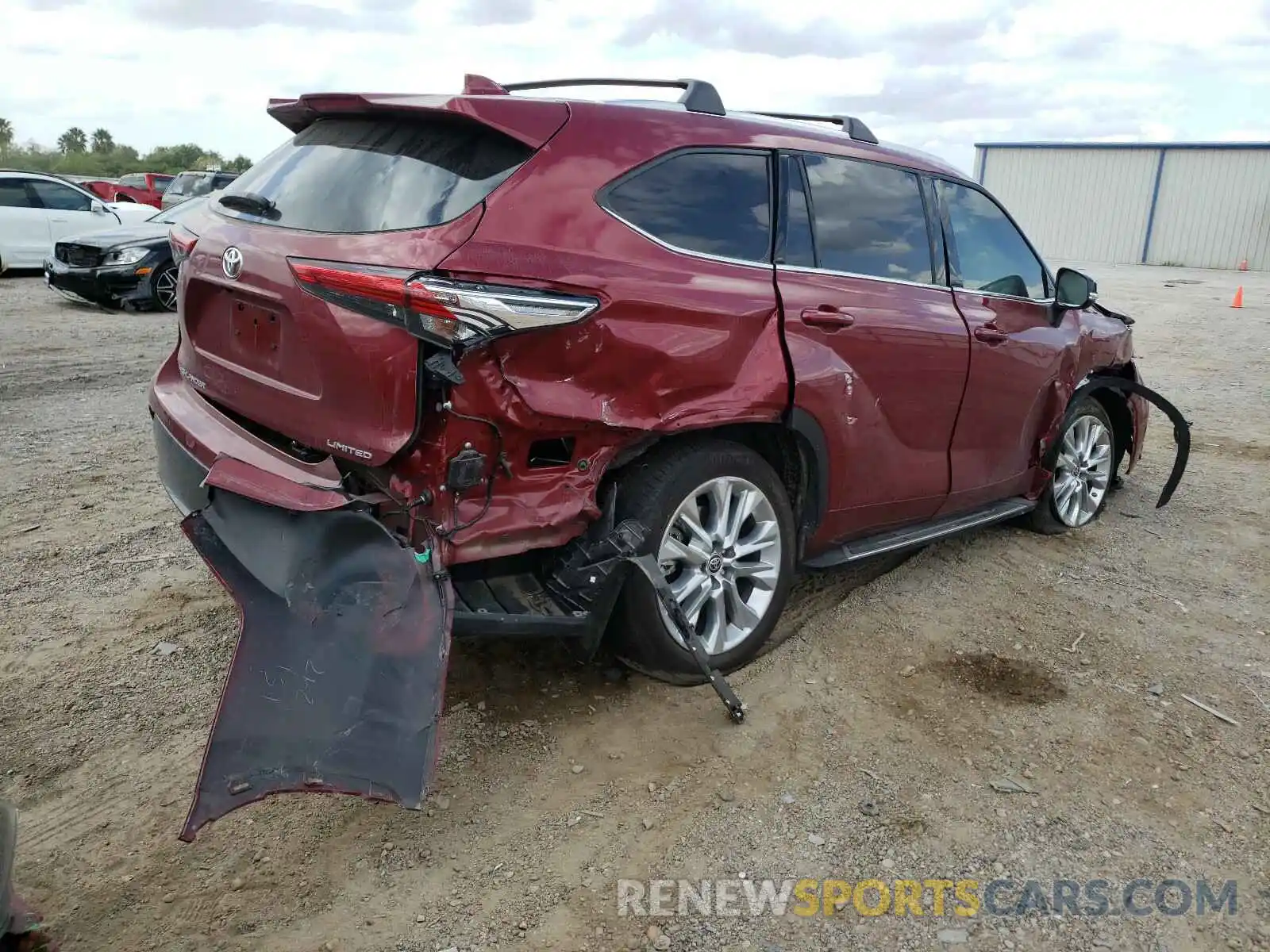 4 Photograph of a damaged car 5TDYZRAH1LS009034 TOYOTA HIGHLANDER 2020